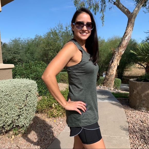 Last Chance Mizuno Women’s Alpha Tank - Picture 4 of 9